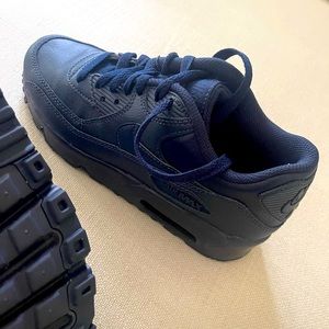 Nike Air Max, navy blue, sz 6 in women’s, sz 4.5 in boys